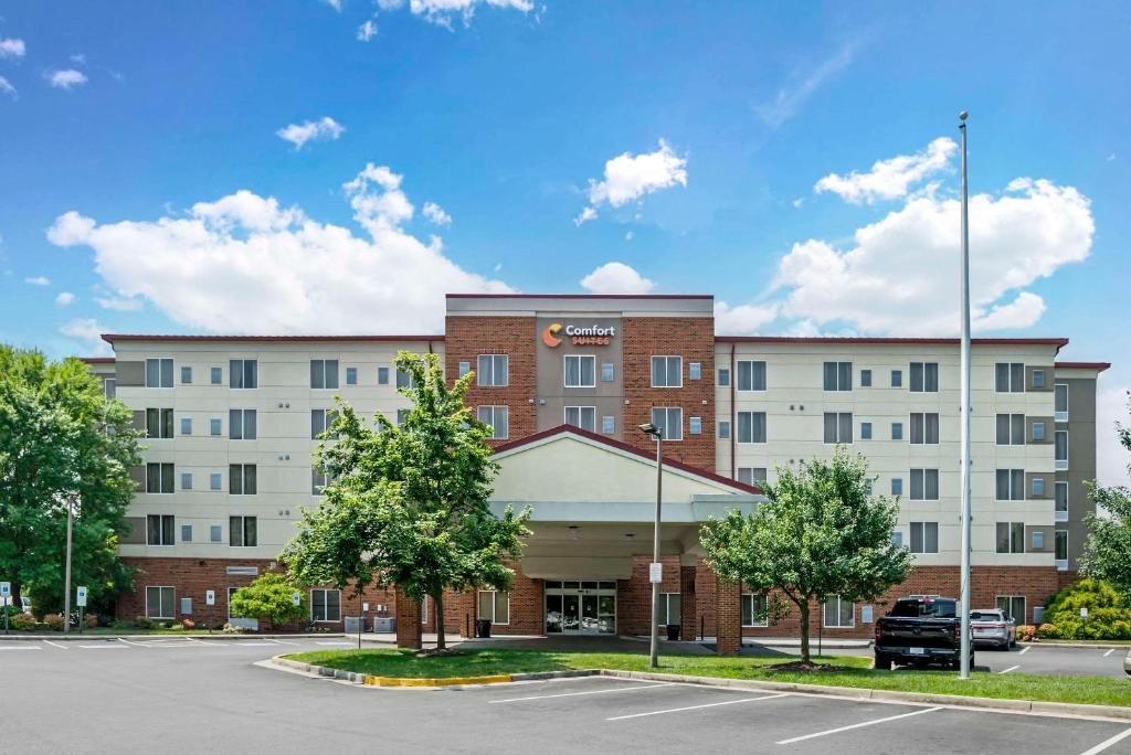 Comfort Suites At Virginia Center Commons